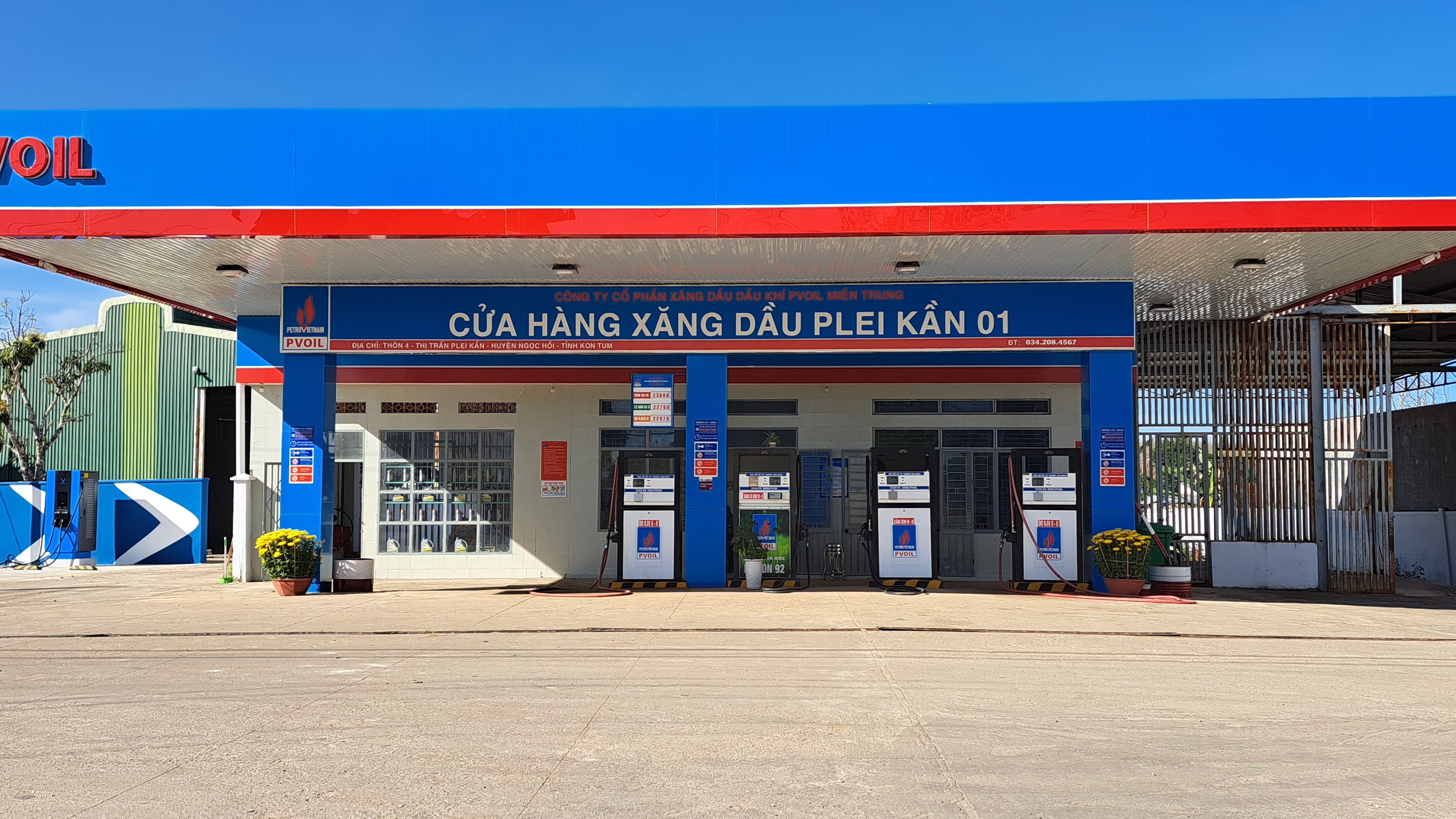 Kon Tum: Trạm sạc VinFast - Cửa hàng xăng dầu PVOIL MT Plei Kần 01